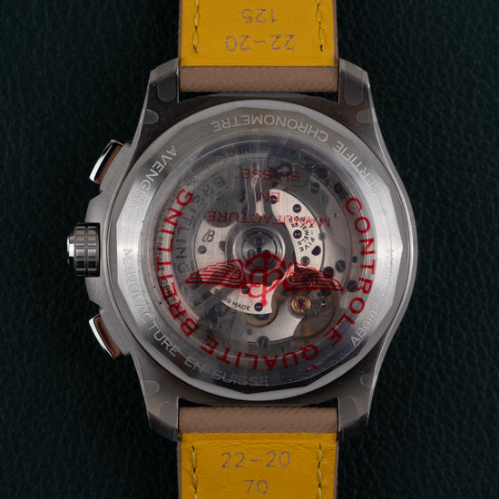 Breitling Avenger AB0147101A1X1 - doorzichtige caseback met zicht op het uurwerk