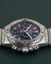 Breitling Chronomat AB0134101C1A1 - onderaanzicht met gegroefde kroon en drukknoppen
