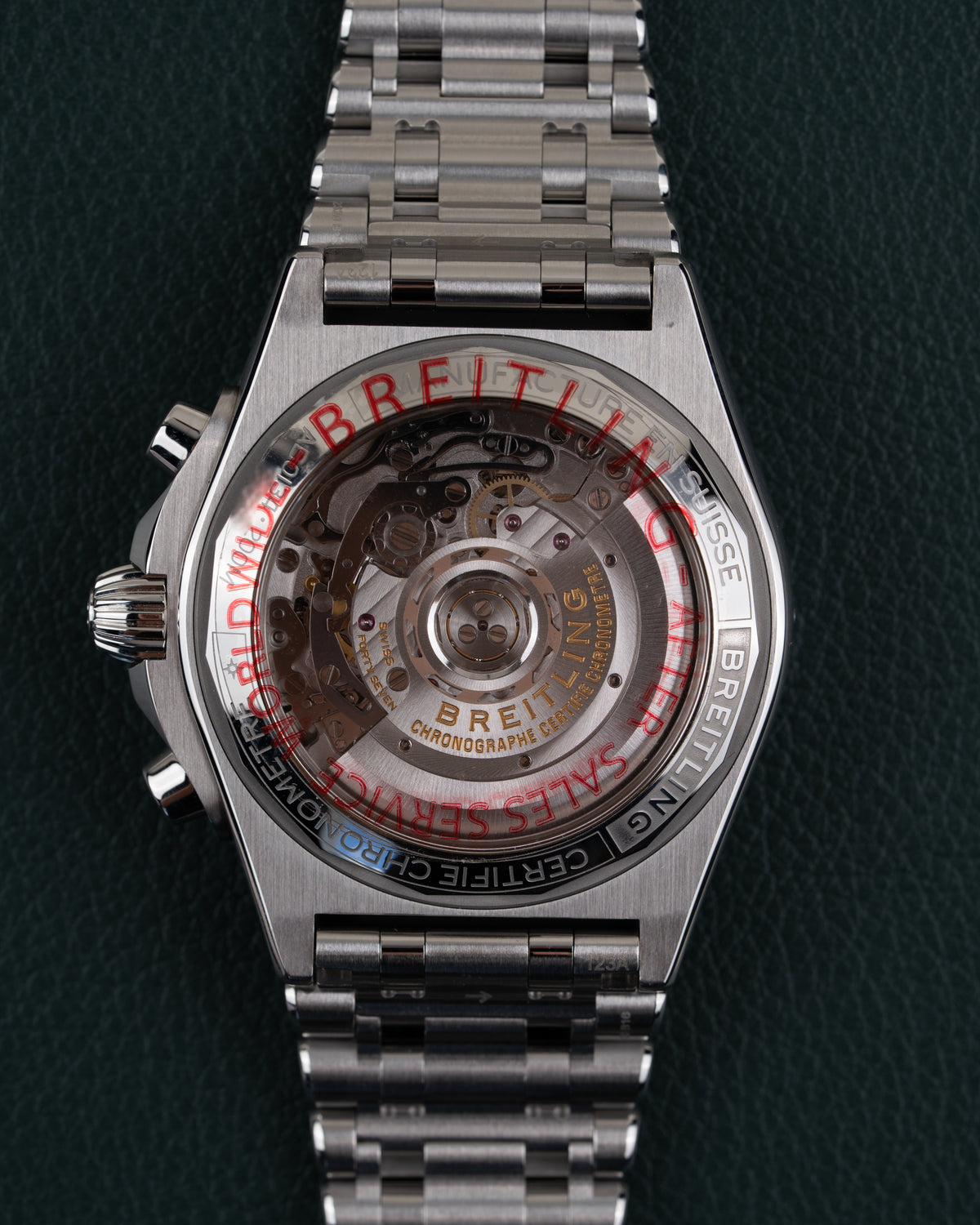 Breitling Chronomat AB0134101C1A1 - doorzichtige caseback met zicht op het uurwerk