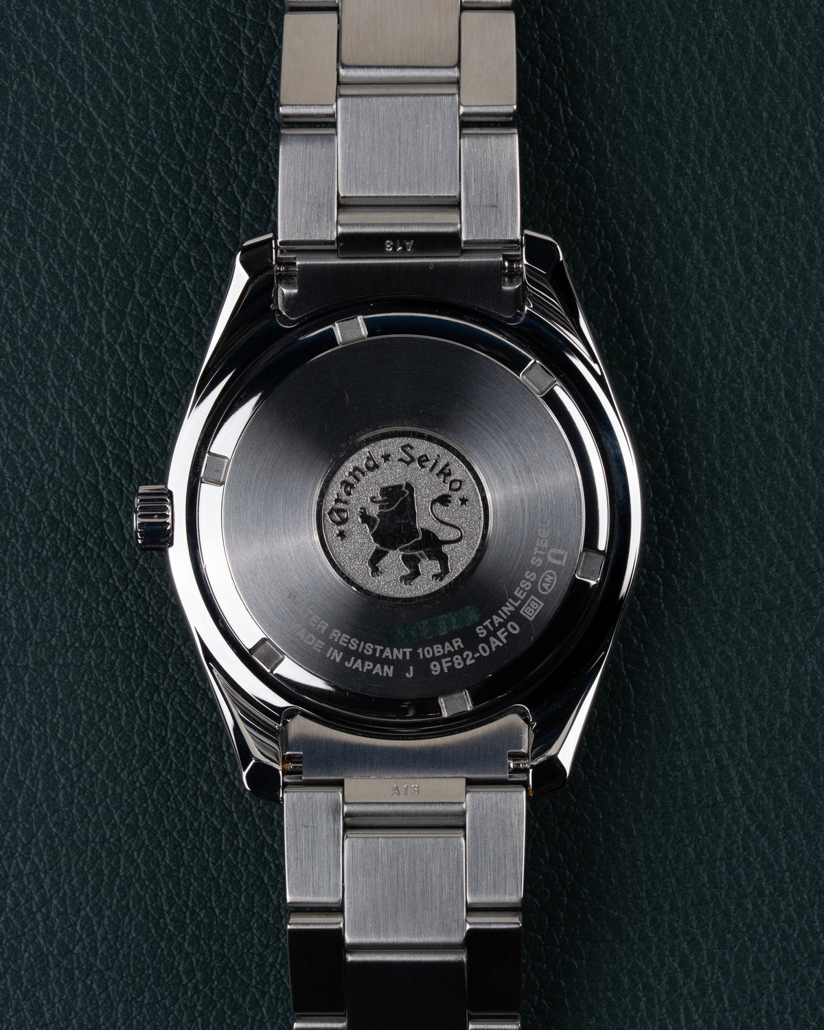 Grand Seiko Heritage Collection SBGV221 - Achterkant van de kast met het gegraveerde Grand Seiko-leeuwlogo