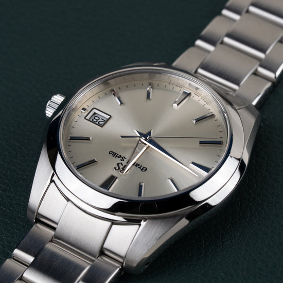 Grand Seiko Heritage Collection SBGV221 - Ondersteboven aanzicht met de kroon aan de linkerzijde