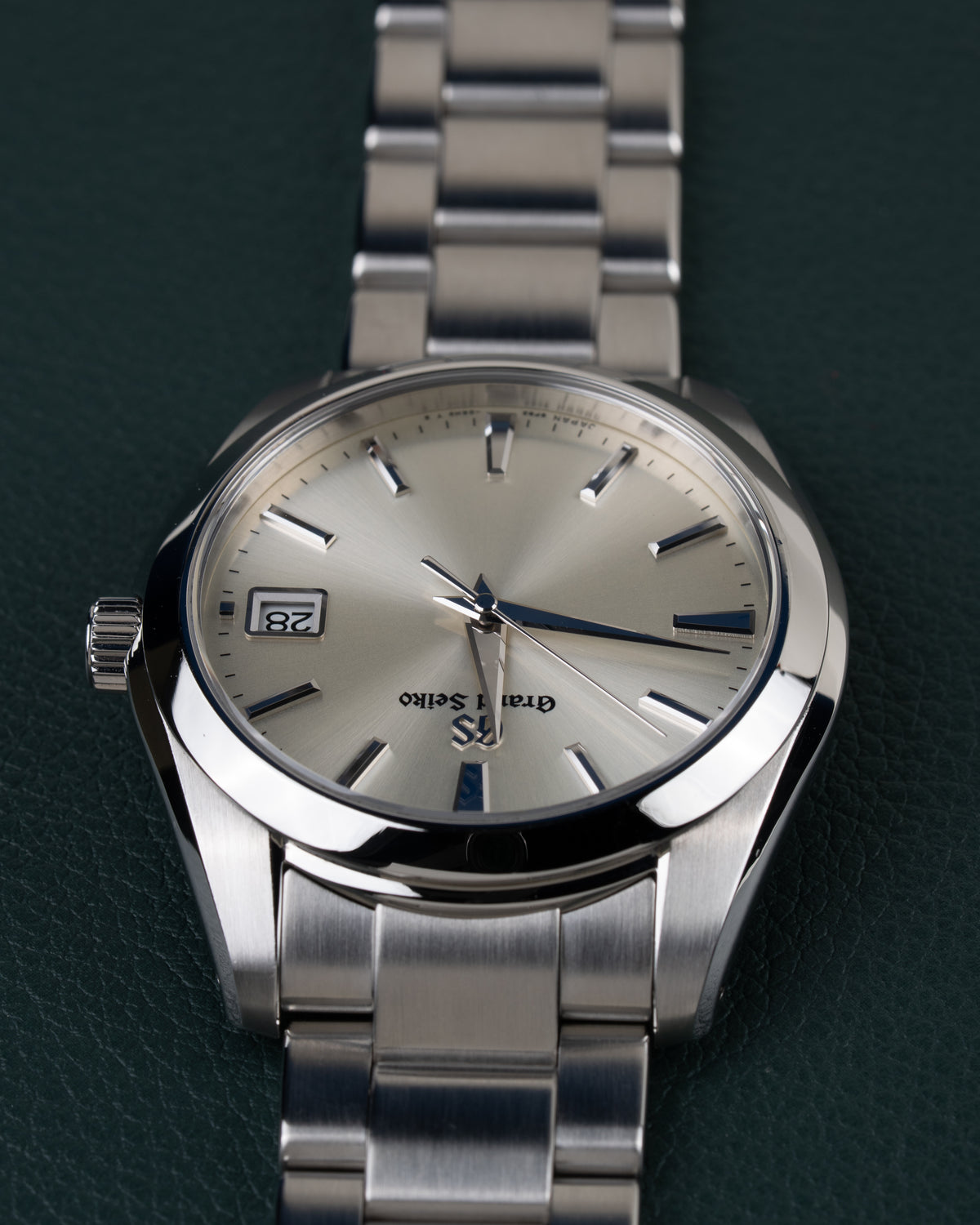 Grand Seiko Heritage Collection SBGV221 - Frontaal aanzicht ondersteboven met de kroon aan de linkerzijde
