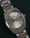 Grand Seiko Heritage Collection SBGX263 - frontaal aanzicht met zilveren wijzerplaat, stalen armband en kroon
