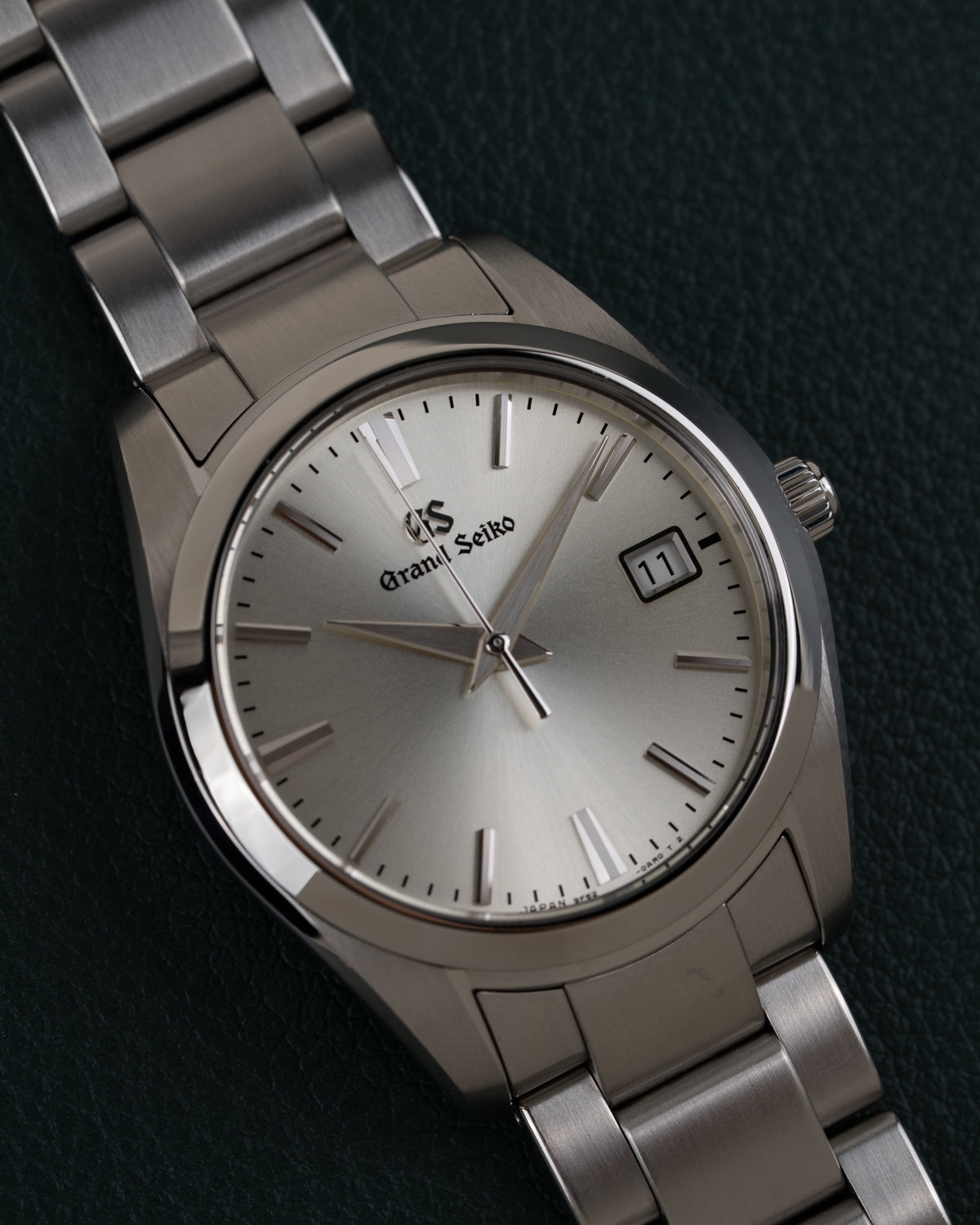 Grand Seiko Heritage Collection SBGX263 - frontaal aanzicht met zilveren wijzerplaat, stalen armband en kroon