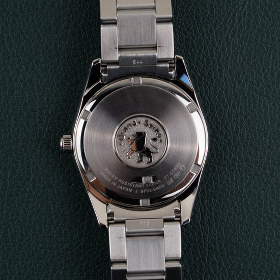 Grand Seiko Heritage Collection SBGX263 - gesloten caseback met Grand Seiko leeuwlogo en kaliberaanduiding 9F62