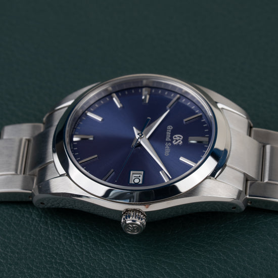 Grand Seiko Heritage Collection SBGX265 - horloge 90 graden gedraaid gefotografeerd, kroon onderaan