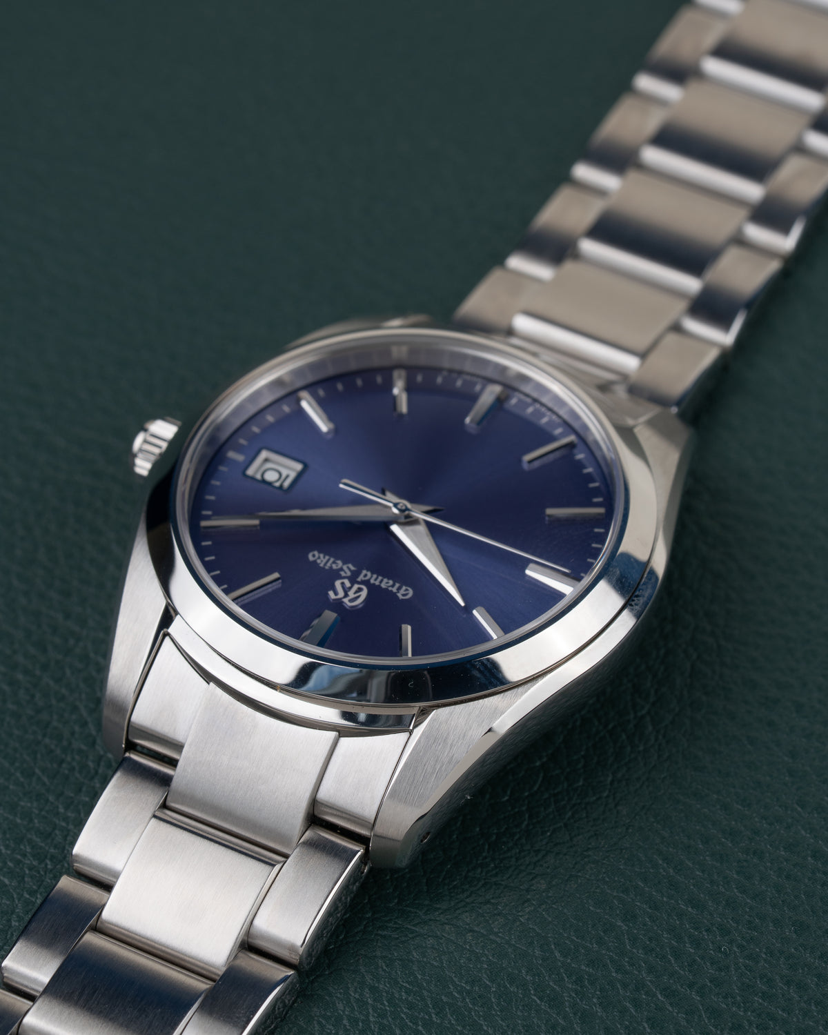 Grand Seiko Heritage Collection SBGX265 - ondersteboven close-up van de blauwe wijzerplaat met datumvenster