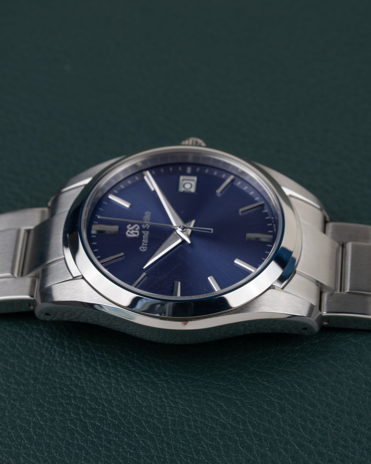 Grand Seiko Heritage Collection SBGX265 - recht van voren gefotografeerd met de kroon bovenaan in beeld