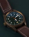 IWC Pilot's Watch Automatic Spitfire IW326802 - Frontaal aanzicht ondersteboven met de kroon aan de linkerzijde