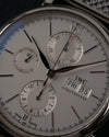 IWC Portofino Chronograph IW391009 - macro close-up van de wijzerplaat met de dag-datumaanduiding en subwijzerplaten