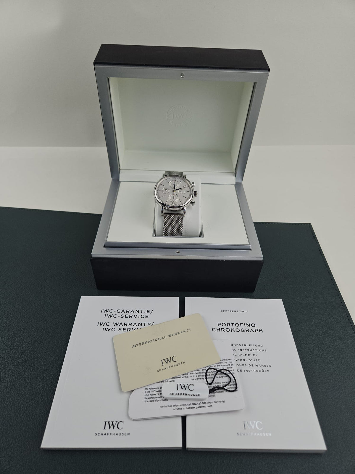 IWC Portofino Chronograph IW391009 - horlogedoos geopend met IWC doos, warranty card en instructieboekjes