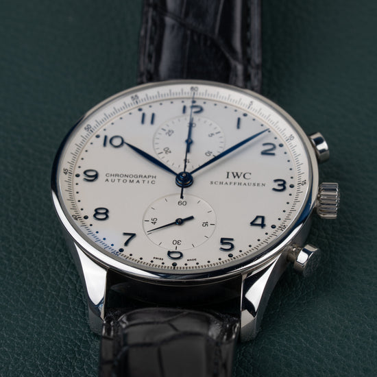 IWC Portugieser Chronograph IW371417 - close-up van de wijzerplaat met chronograaf subwijzerplaten