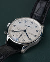 IWC Portugieser Chronograph IW371417 - horloge 90 graden de andere kant op gedraaid, kroon en drukkers bovenaan