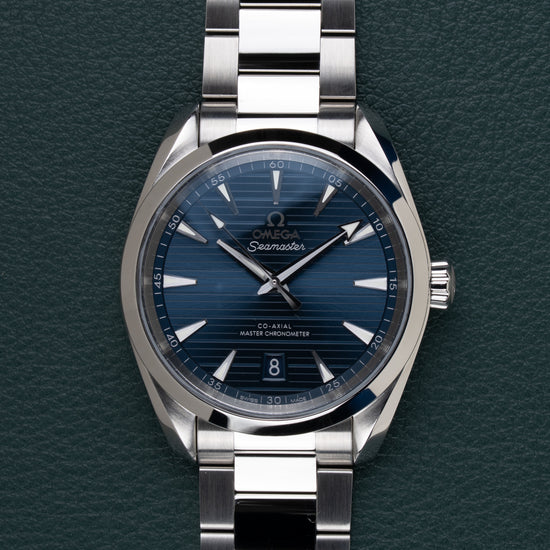 Omega Seamaster Aqua Terra 150M 220.10.38.20.03.001 - frontaal aanzicht met blauwe teak wijzerplaat en roestvrijstalen band