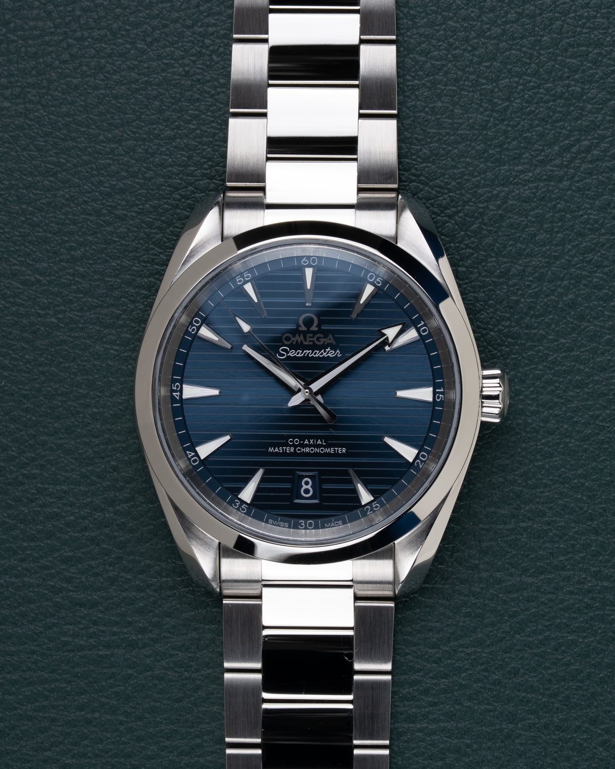 Omega Seamaster Aqua Terra 150M 220.10.38.20.03.001 - frontaal aanzicht met blauwe teak wijzerplaat en roestvrijstalen band