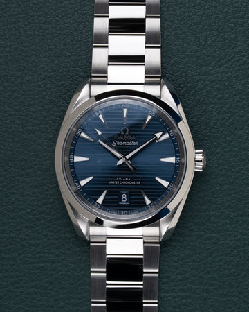 Omega Seamaster Aqua Terra 150M 220.10.38.20.03.001 - frontaal aanzicht met blauwe teak wijzerplaat en roestvrijstalen band