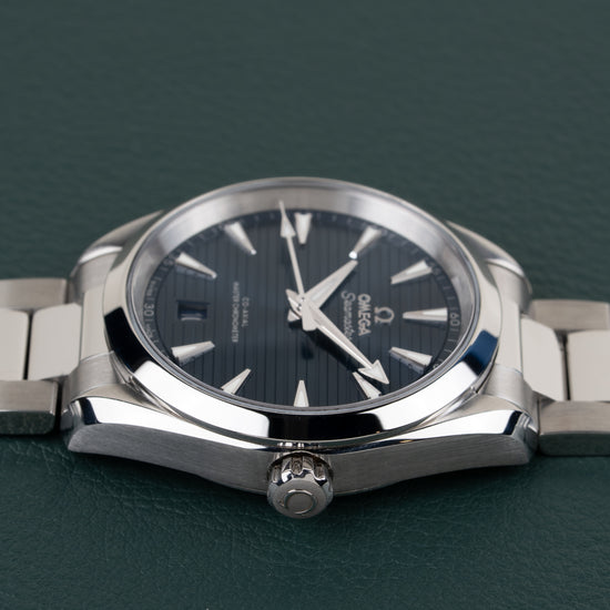 Omega Seamaster Aqua Terra 150M 220.10.38.20.03.001 - zijaanzicht van de kast met kroon