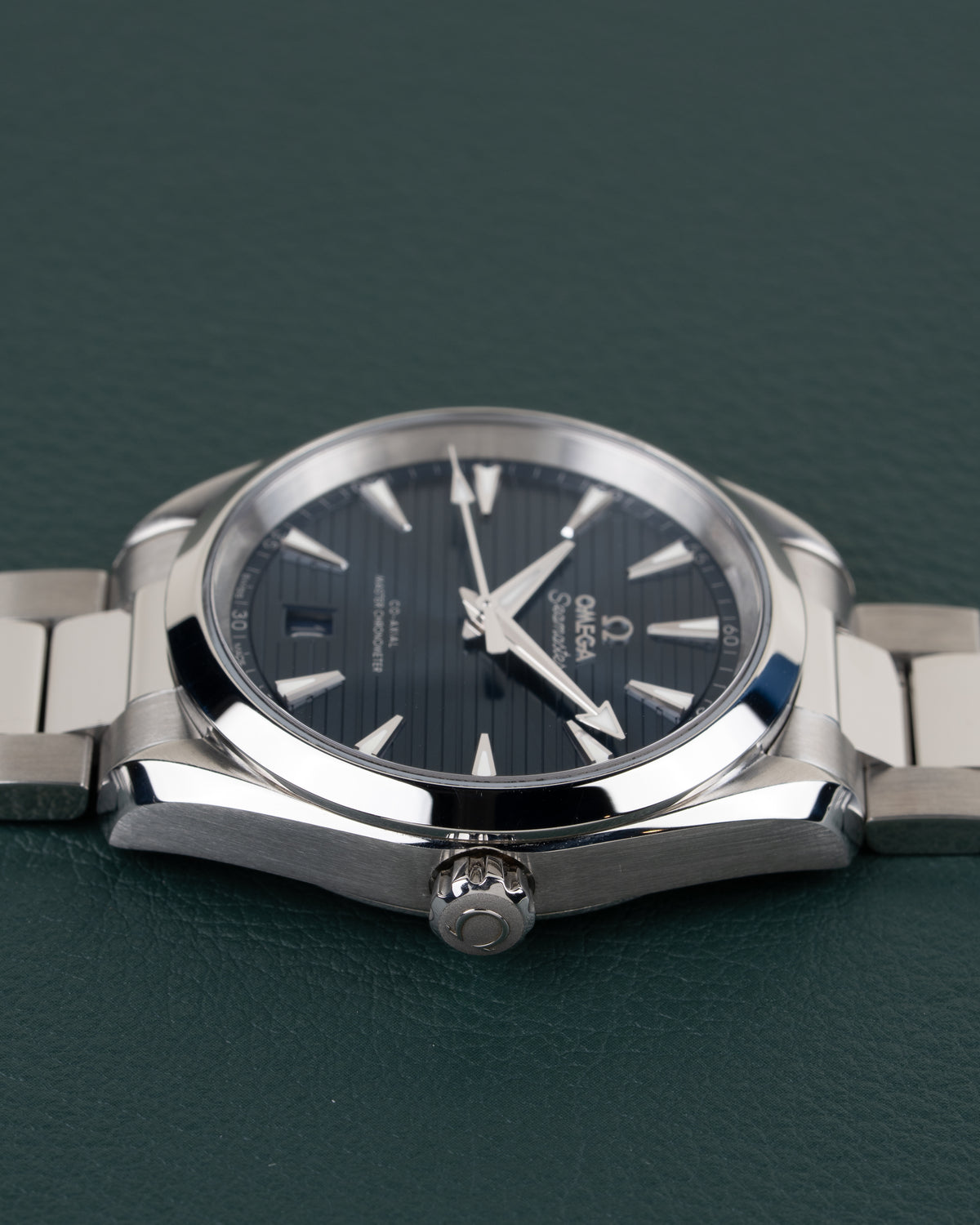 Omega Seamaster Aqua Terra 150M 220.10.38.20.03.001 - zijaanzicht van de kast met kroon