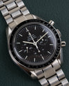 Omega Speedmaster Professional Moonwatch 3573.50 - frontaal aanzicht met stalen kroon en drukknoppen aan de rechterzijde