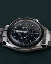 Omega Speedmaster Professional Moonwatch 3570.50 - bovenaanzicht met kroon en drukknoppen boven de kast