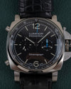 Panerai Luminor Chronograph PAM01109 - frontale close-up van de zwarte wijzerplaat met tachymeterschaal en drukknoppen