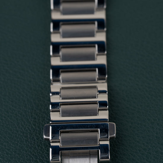 Piaget Polo Date P11268 - close-up van de schakelband en sluiting