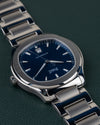 Piaget Polo Date P11268 - diagonale detailopname van wijzerplaat en kast
