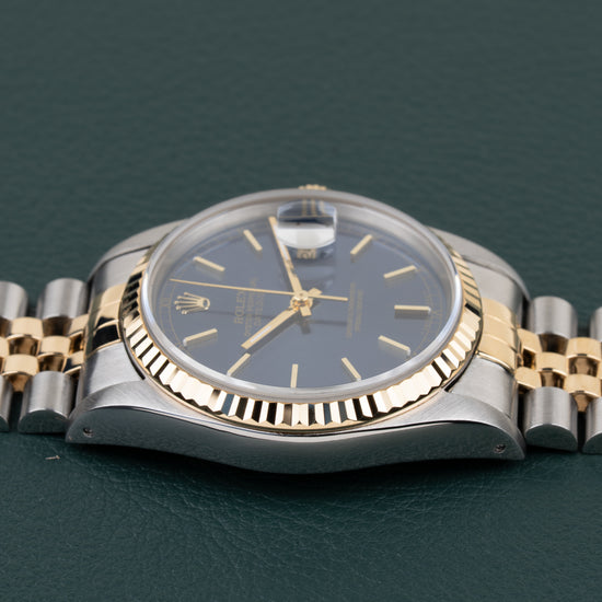 Rolex Datejust 16233 Blue Dial - zijaanzicht van de kast met kroon verborgen aan andere zijde