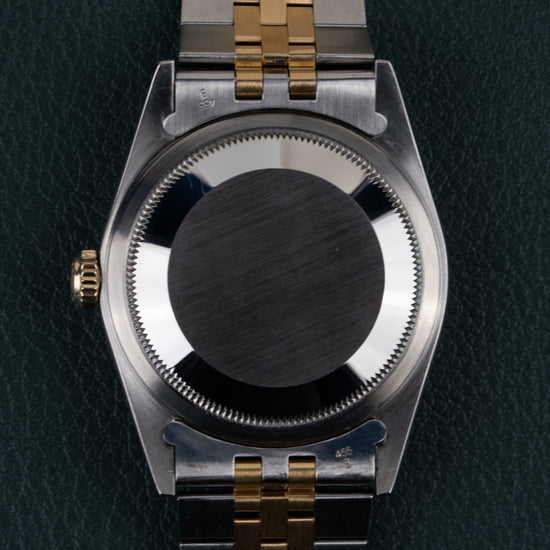 Rolex Datejust 16233 Blue Dial - close-up van de kastrug met referentienummers