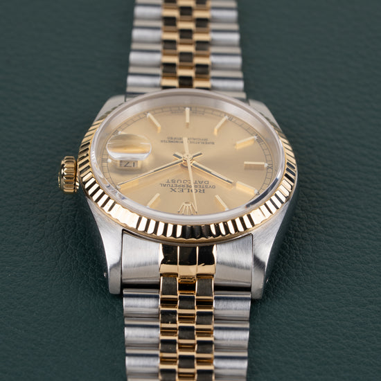 Rolex Datejust 16233 Champagne Dial - zijaanzicht van de kast vanaf de andere zijde met kroon