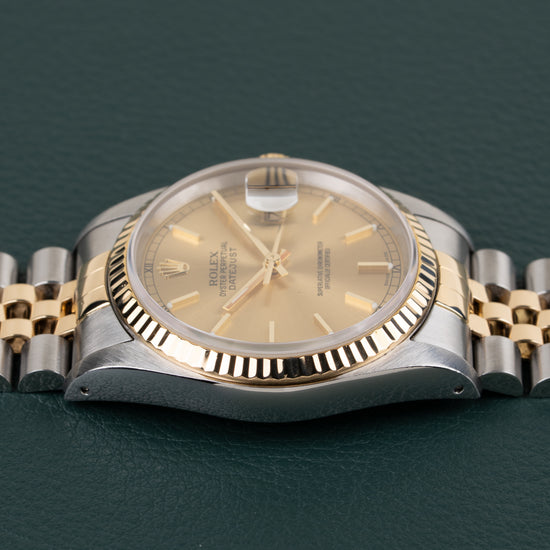 Rolex Datejust 16233 Champagne Dial - bovenaanzicht van de kast met kroon