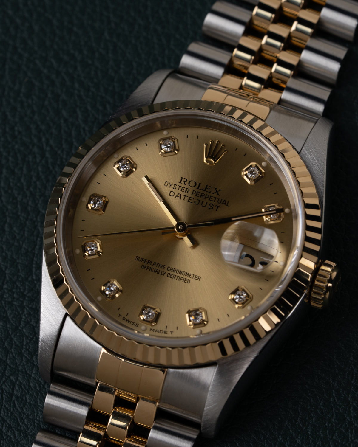 Rolex Datejust 16233 Champagne Diamond Dial - extreme close-up van diamanten uurmarkeringen en fluted bezel