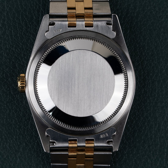 Rolex Datejust 16233 Champagne Diamond Dial - close-up van de kastrug met referentienummers