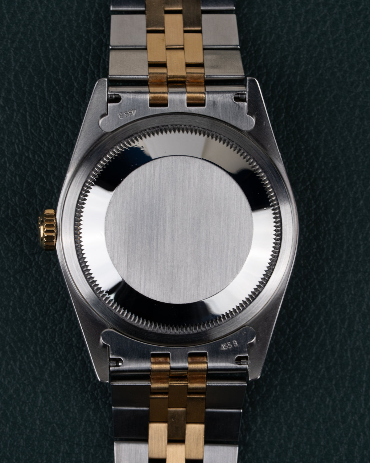 Rolex Datejust 16233 Champagne Diamond Dial - close-up van de kastrug met referentienummers