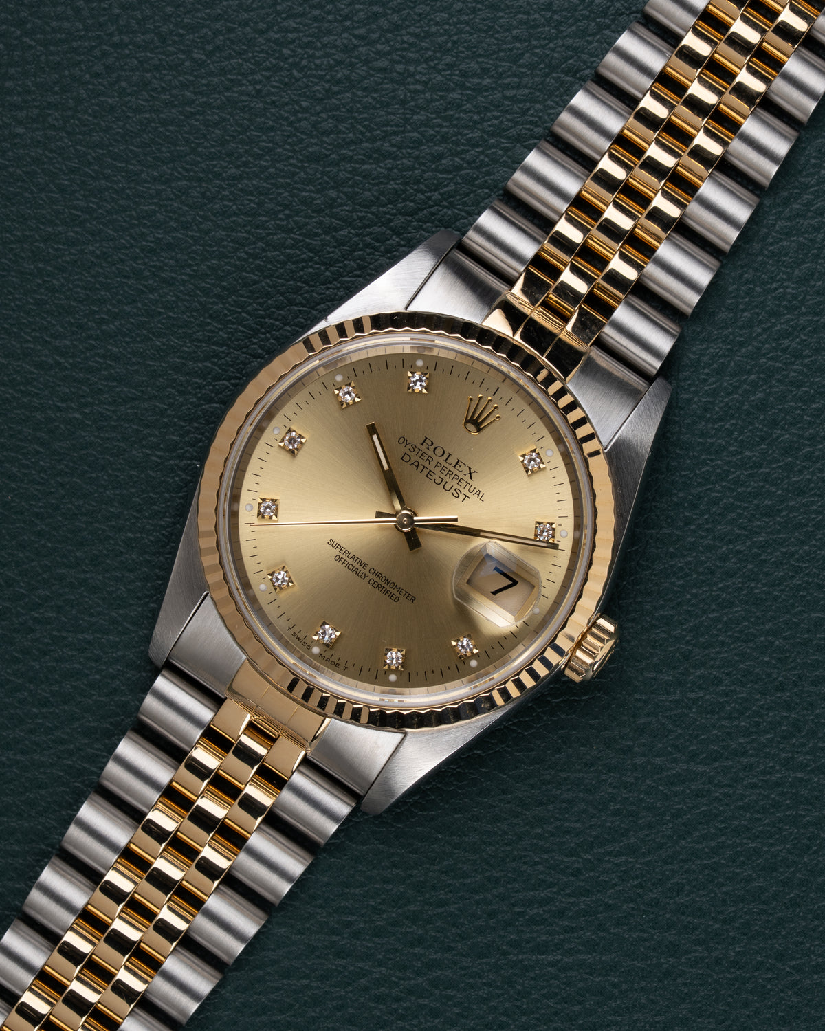 Rolex Datejust 16233 Champagne Diamond Dial - diagonaal aanzicht met kroon op 3 uur en diamanten wijzerplaat