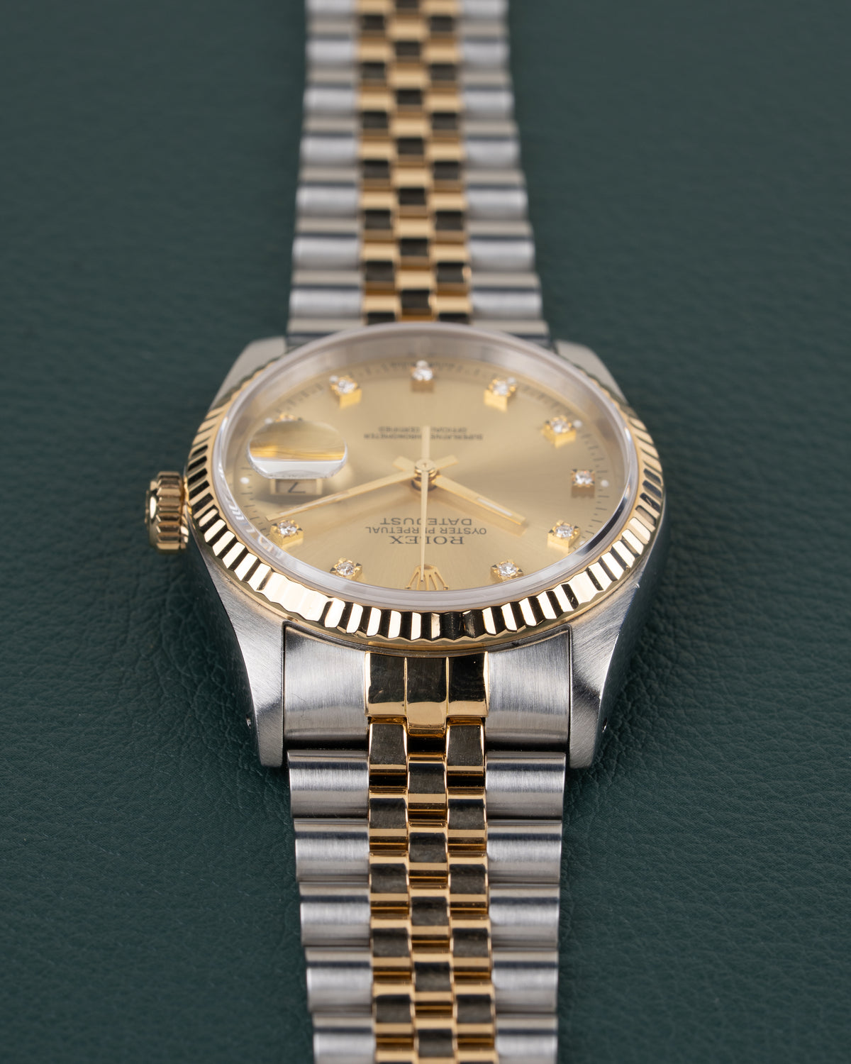 Rolex Datejust 16233 Champagne Diamond Dial - zijaanzicht van de kast met kroon