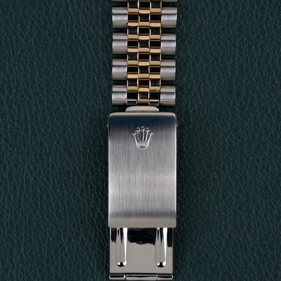 Rolex Datejust 16233 - Close-up van de vouwsluiting met Rolex-kroonlogo op de Jubilee band