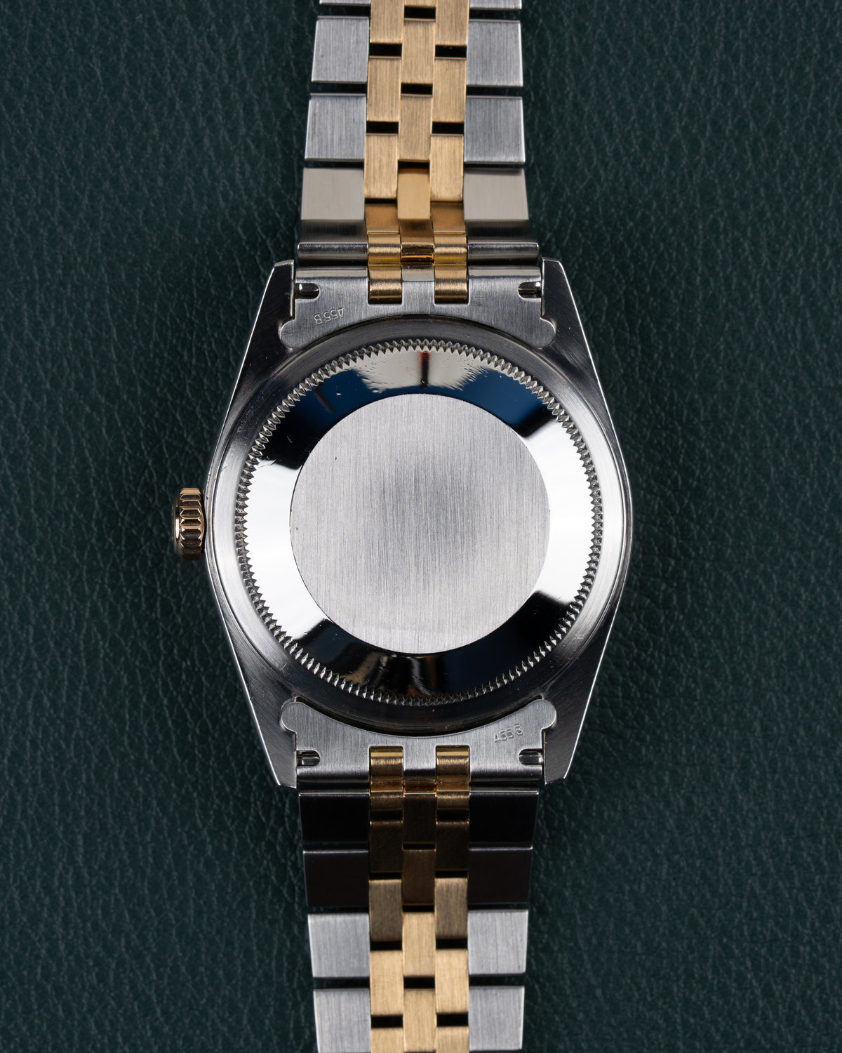 Rolex Datejust 16233 - Close-up van de gesloten stalen achterkant van de kast met Jubilee band
