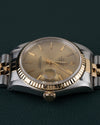Rolex Datejust 16233 - Onderaanzicht met de gouden kroon met Rolex-kroonlogo onderaan de kast