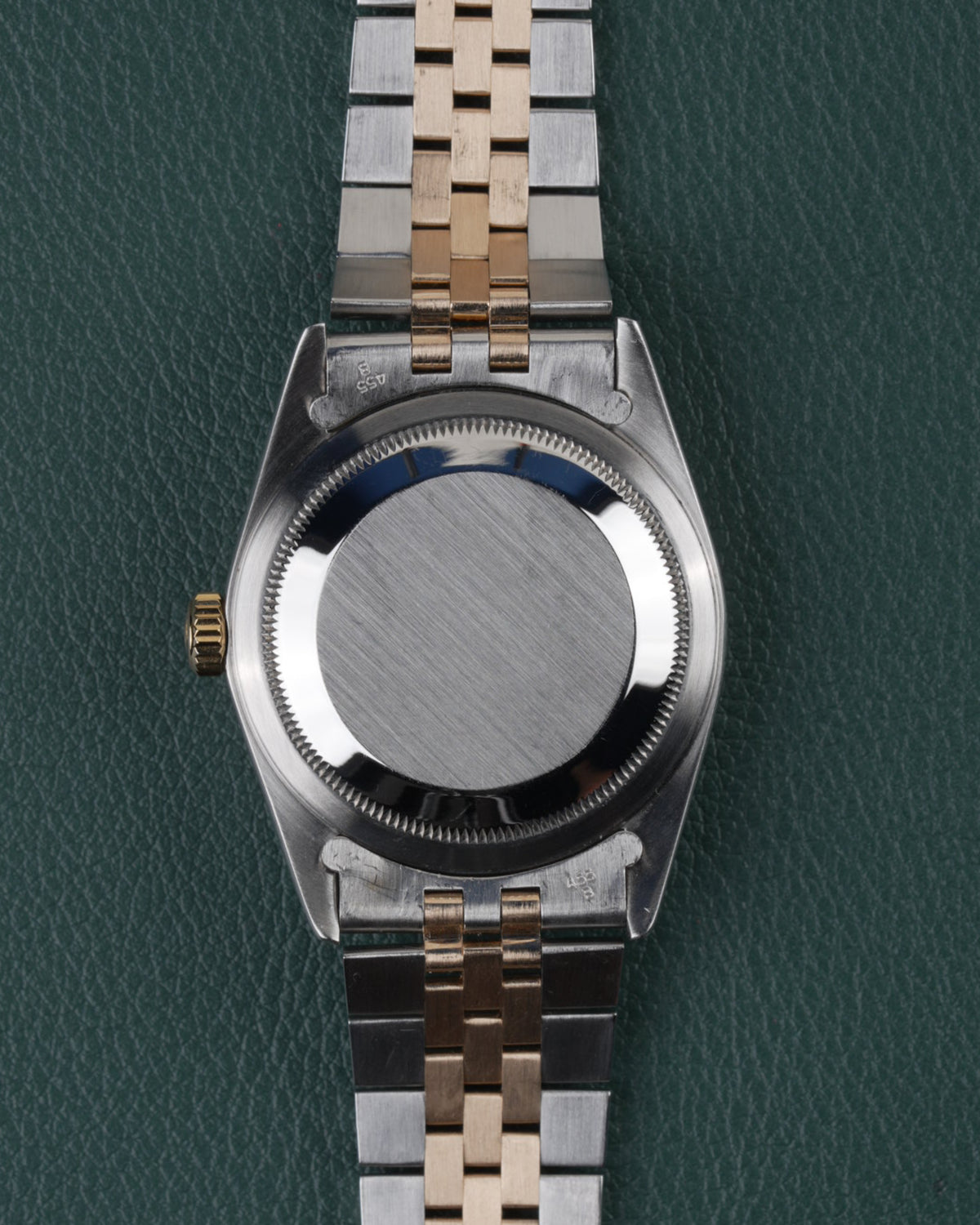 Rolex Datejust 16233 Black Dial 1991 - Achterkant van de kast recht van boven met de gladde stalen caseback