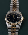 Rolex Datejust 16233 Black Dial 1991 - Frontale close-up recht van voren met de gefacetteerde bezel en wijzerplaat scherp in beeld