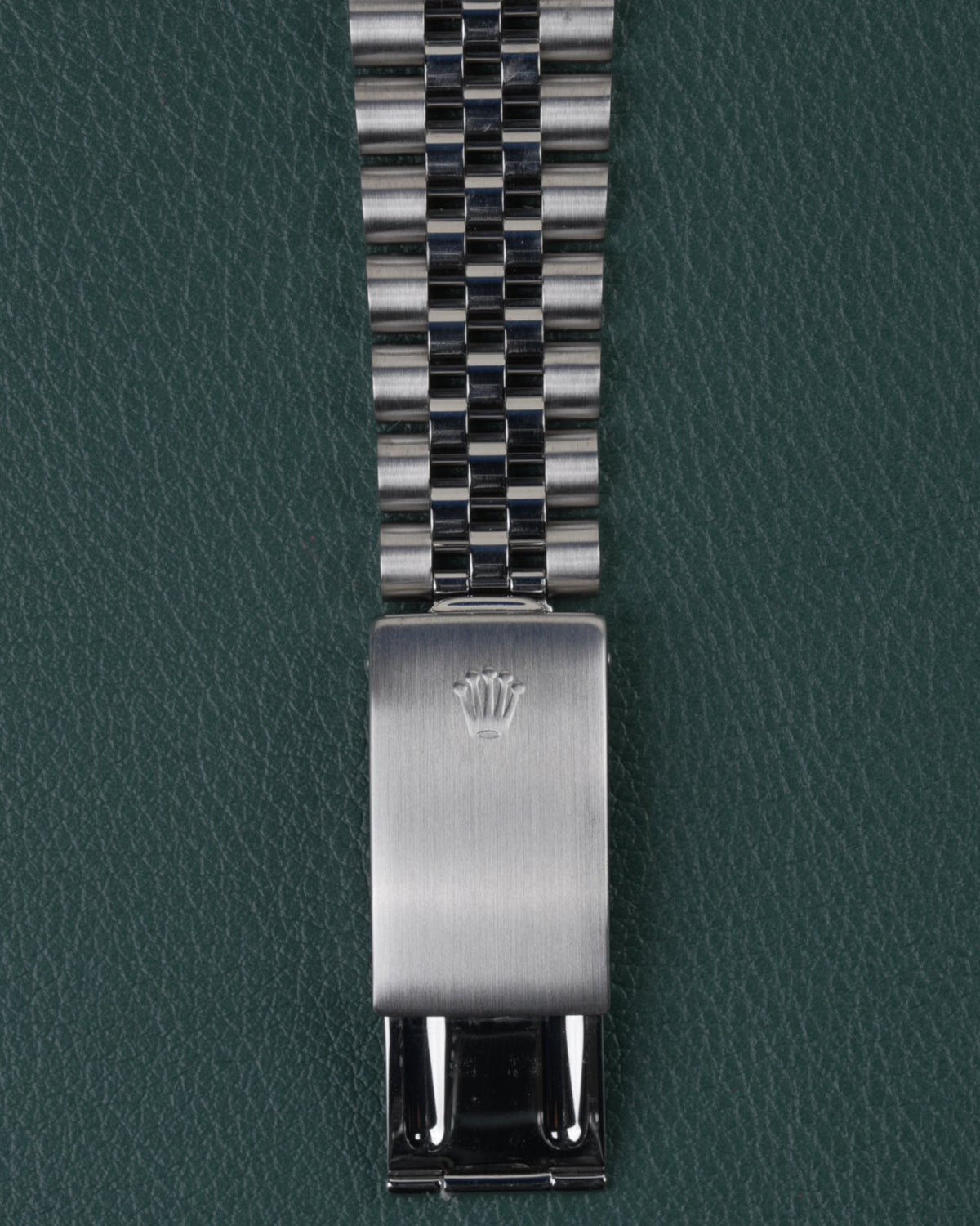 Rolex Datejust 16234 Blue Dial 1991 - Close-up van de geopende vouwsluiting van de jubilee-band met het Rolex kroonlogo