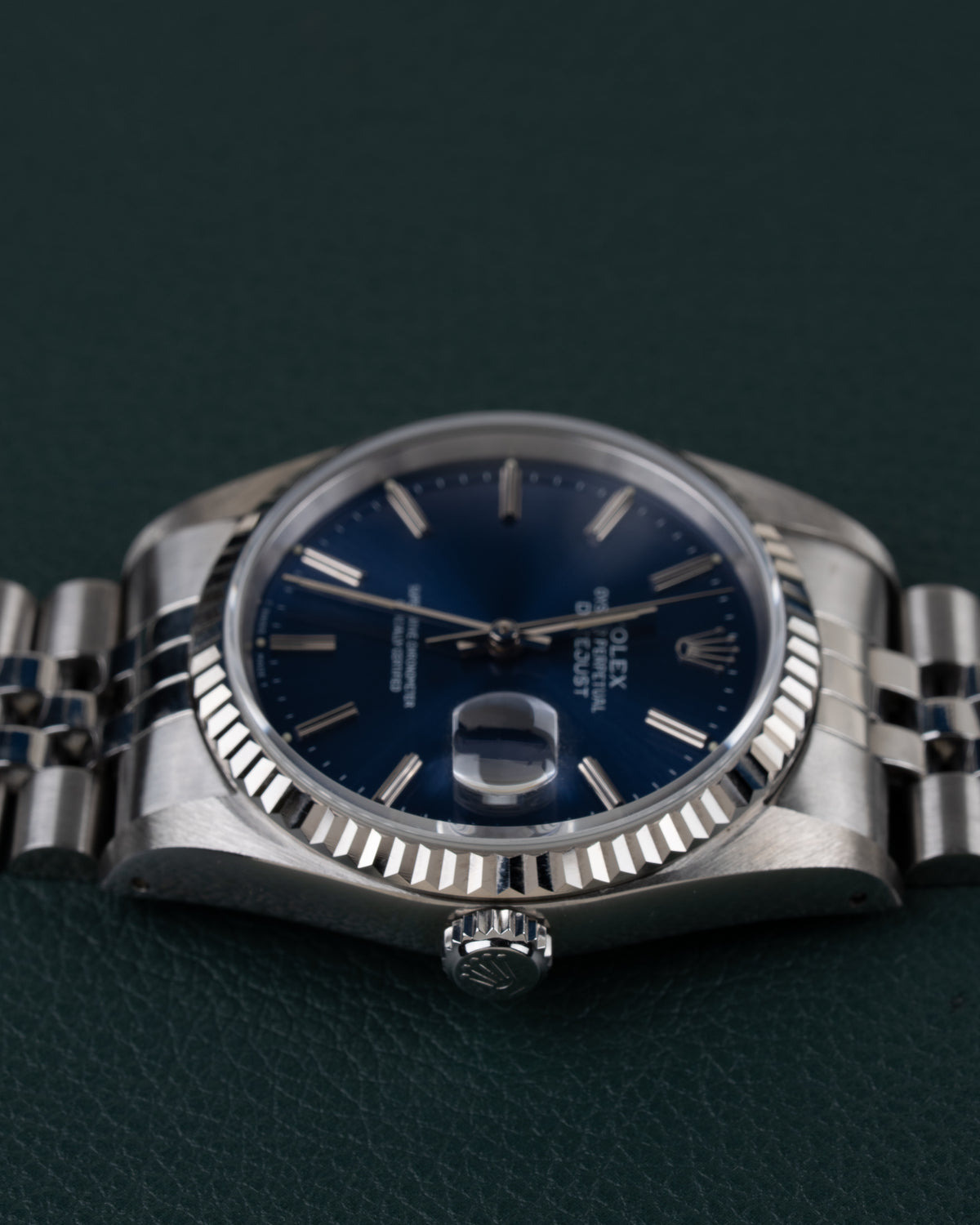 Rolex Datejust 16234 Blue Dial 1991 - Frontaal aanzicht ondersteboven met de kroon onderaan de kast