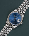Rolex Datejust 16234 Blue Dial - diagonaal aanzicht met kroon op 3 uur en blauwe wijzerplaat