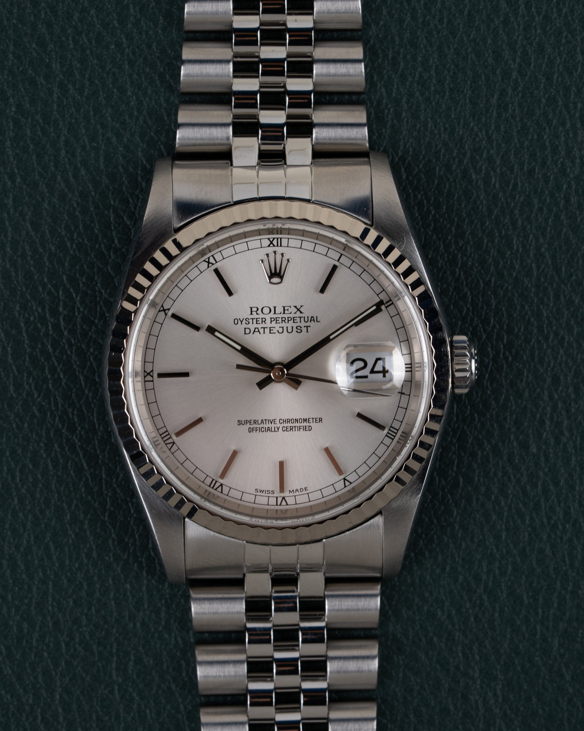 Rolex Datejust 16234 Silver Dial - straight-on close-up van wijzerplaat en Jubilee band