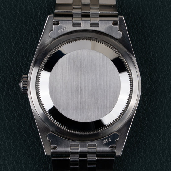 Rolex Datejust 16234 Silver Dial - close-up van de kastrug met referentienummers