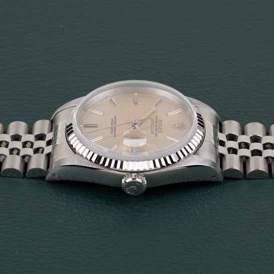Rolex Datejust 16234 Silver Linen Dial - zijaanzicht van de kast met kroon zichtbaar onderaan