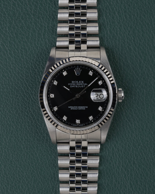 Rolex Datejust 16234 Black Diamond Dial 1994 - Volledig horloge recht van boven met zwarte wijzerplaat met diamanten uurmarkeringen, gefacetteerde stalen bezel en jubilee-band