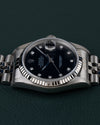 Rolex Datejust 16234 Black Diamond Dial 1994 - Frontaal aanzicht ondersteboven met de kroon bovenaan de kast, focus op de wijzerplaat