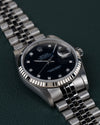 Rolex Datejust 16234 Black Diamond Dial 1994 - Frontaal aanzicht onder een hoek met de kroon rechts en de jubilee-band schuin naar boven links
